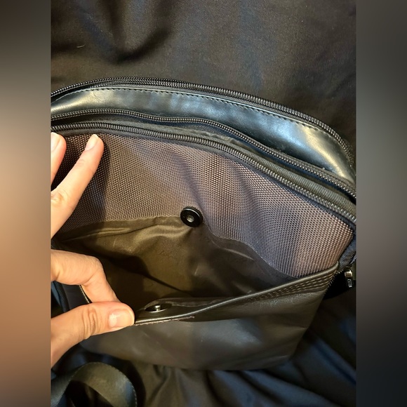 VÉLEZ GENUINE LEATHER BAG - Picture 10 of 11